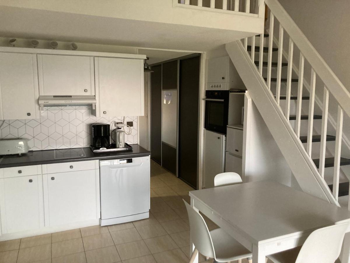Appartement 2 Chambres Avec Piscine Face A La Mer A La Coudouliere Six-Fours-les-Plages Exterior foto